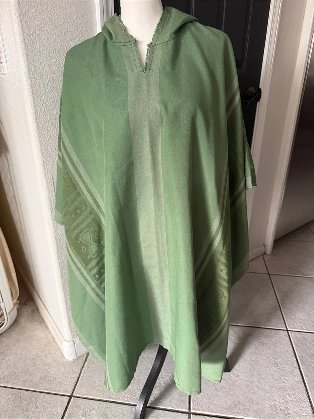 Kids Disney encanto size 11/12 Green Hooded Poncho